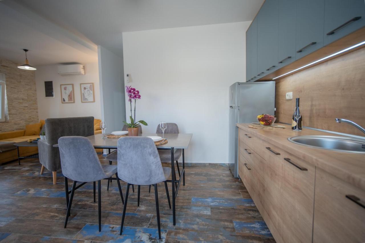 Family House Bjelila Villa Тиват Екстериор снимка