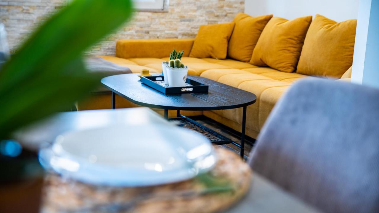 Family House Bjelila Villa Тиват Екстериор снимка