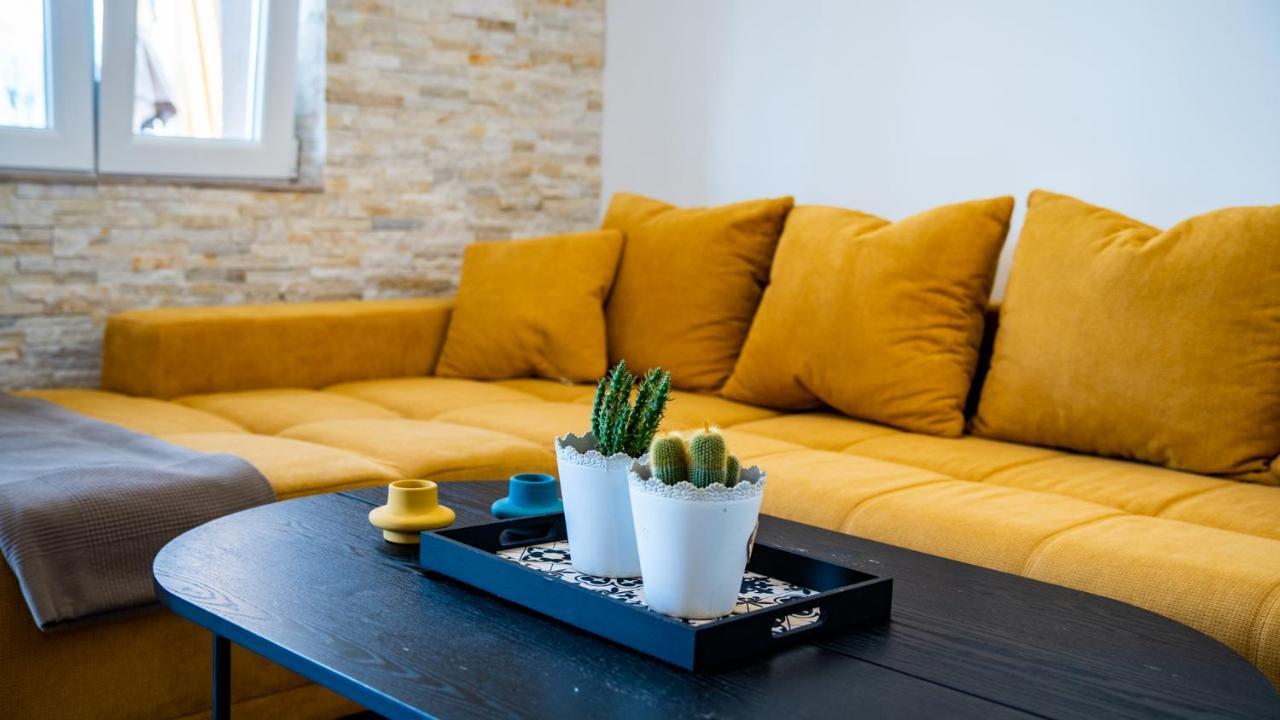 Family House Bjelila Villa Тиват Екстериор снимка