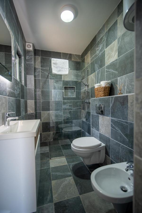 Family House Bjelila Villa Тиват Екстериор снимка