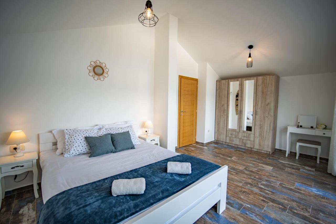 Family House Bjelila Villa Тиват Екстериор снимка